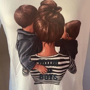 NIP “mom of boys “ soft short sleeve white tee size XL fits more like a L